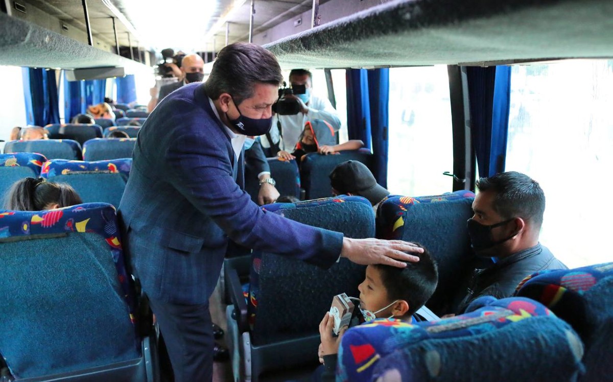 Vacunación anticovid a hijos de trabajadores de maquilas. (@fgcabezadevaca)
