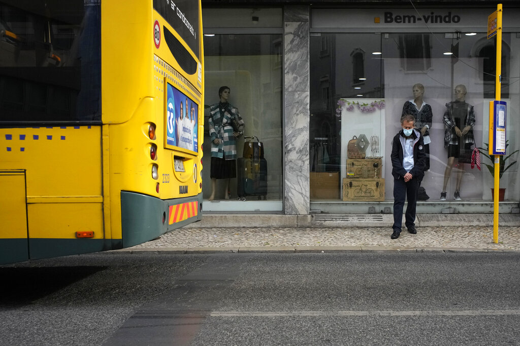 Las autoridades de Portugal esperan no aplicar un aislamiento ante la ola de contagios. | AP