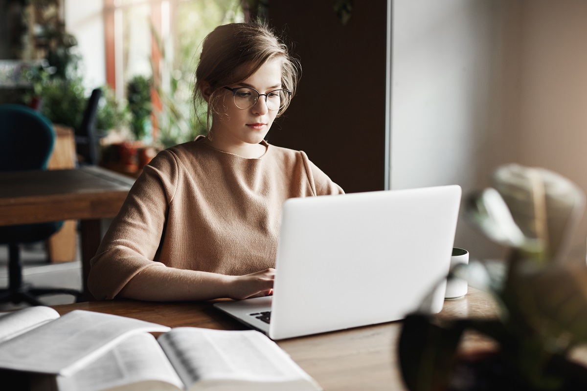 Con estos  consejos, podrás terminar tus trabajos más rápido y fácil. (freepik.es)