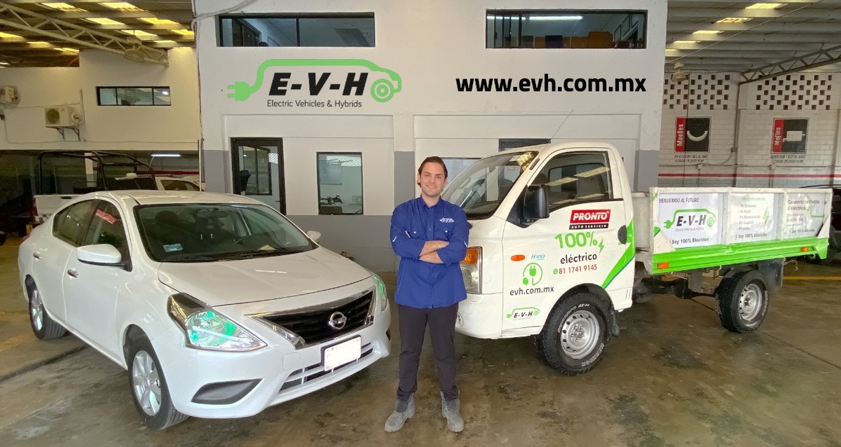 Joven diseña sistema para convertir autos compactos en eléctricos. Foto: Especial