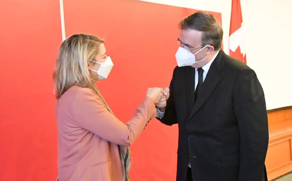 El secretario de Relaciones Exteriores junto a su homóloga de Canadá, Mélanie Joly. | @m_ebrard