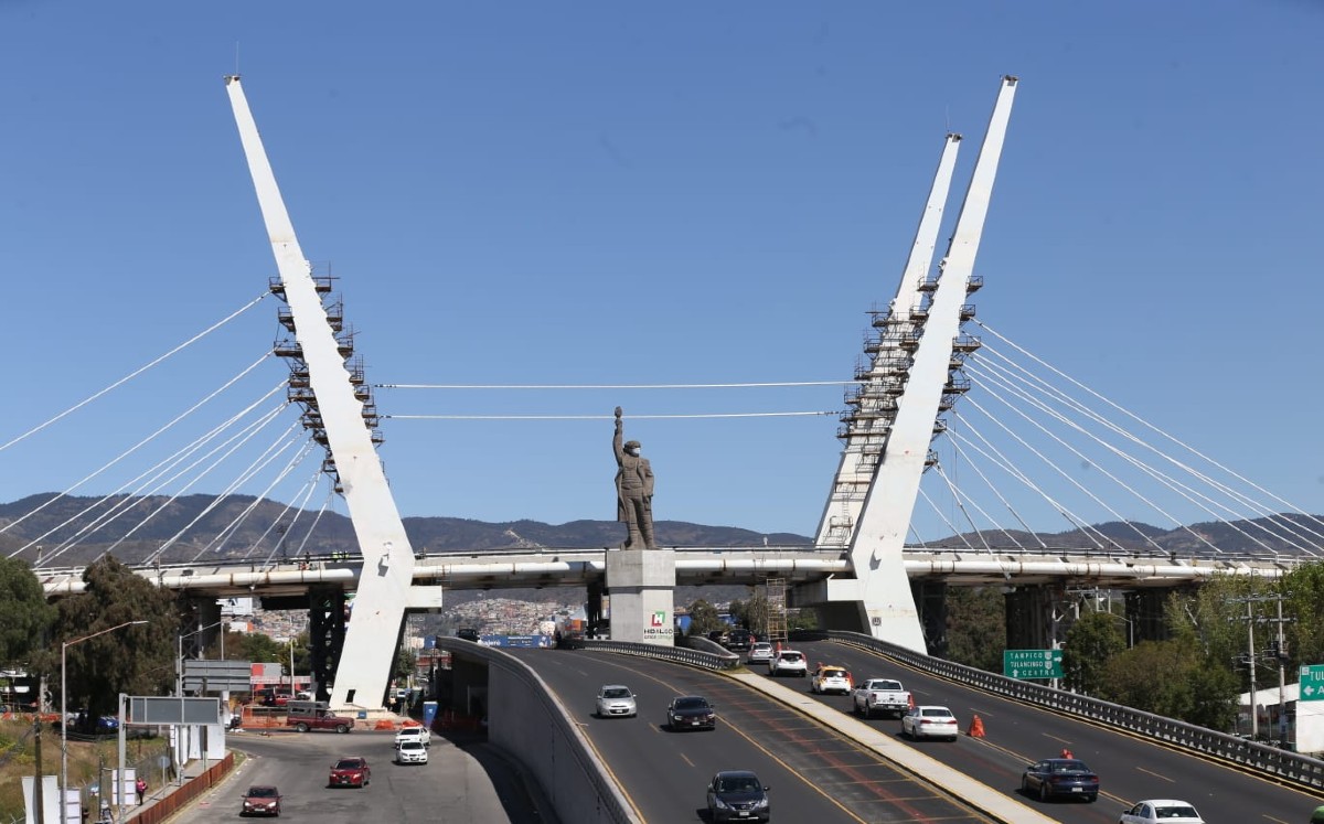 Esta semana se lleva a cabo la labor para tensar cada uno de los 48 tirantes. (Jorge Sánchez)