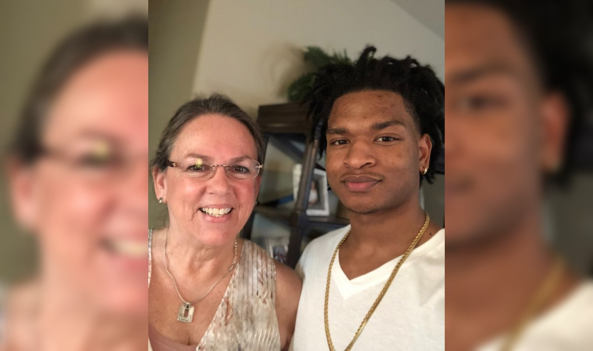 Wanda Dench y Jamal Hinton celebrando Día de Acción de Gracias en 2017. / Foto vía Twitter.