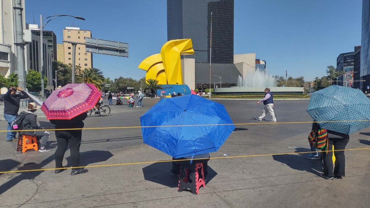 En CdMx, maestros de Guerrero protestan y bloquean Paseo de la Reforma