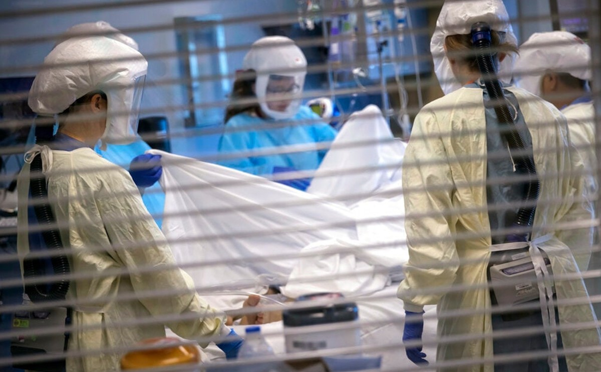 El corte más reciente señala que se han registrado 375 mil 577 casos positivos a covid-19 en la entidad. (AP)