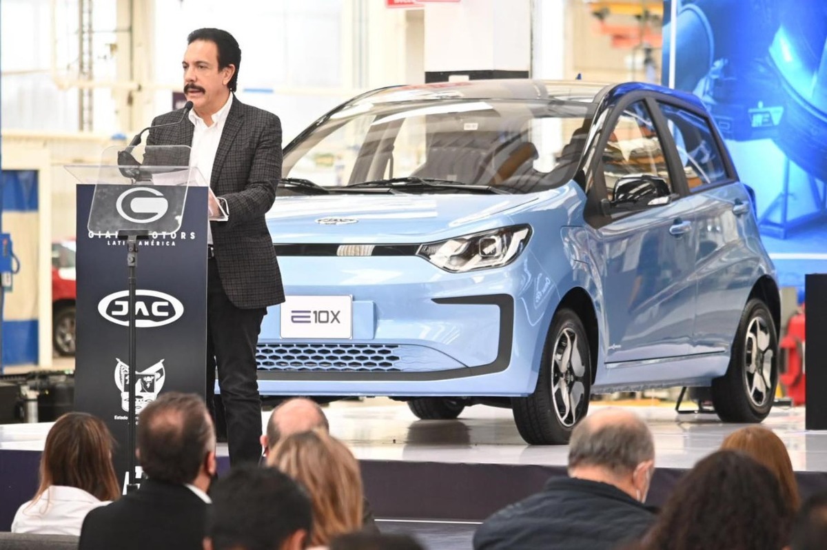 El gobernador Omar Fayad Meneses encabezó la presentación de los vehículos eléctricos de JAC México Pure Electric 2022 (Cortesía)