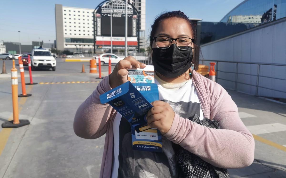 Melissa fue de las primeras en comprar su boleto para el concierto de Justin Bieber. Foto: Especial.