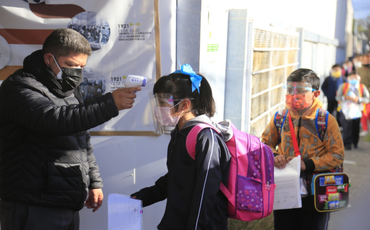 Menores entran a clases en una primaria al sur de Puebla | Andrés Lobato