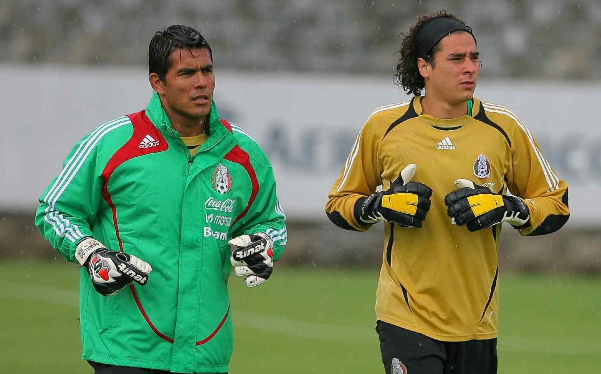 Oswaldo Sánchez y Guillermo Ochoa (Mexsport)