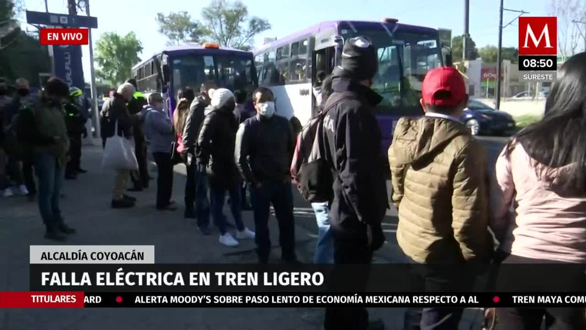 Tren ligero presenta falla eléctrica en la alcaldía Coyoacán