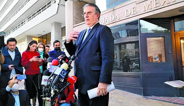 El canciller en la embajada de México en EU. Pedro Domínguez