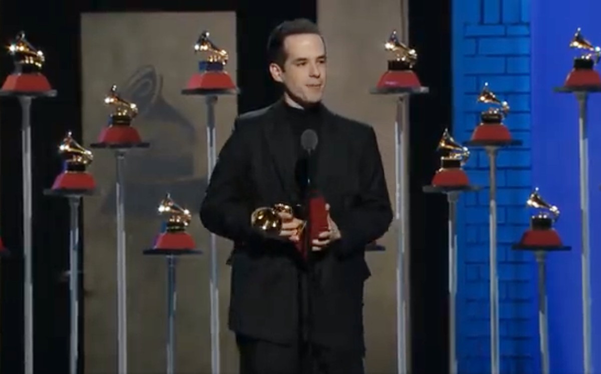 Edgar Barrera, compositor de Tamaulipas, gana premio de Productor del Año en Latin Grammy 2021. (@LatinGRAMMYs)