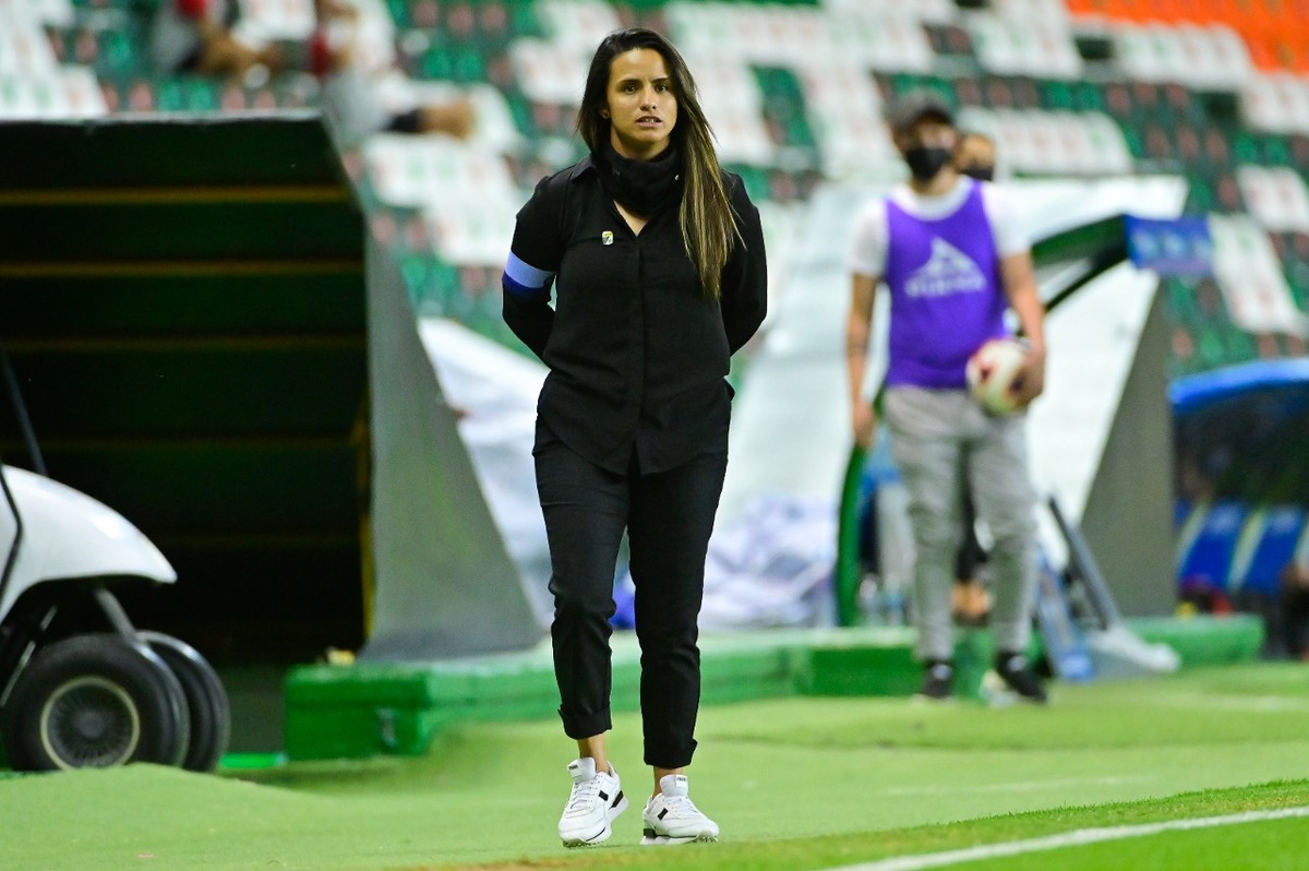En juego Scarlett Anaya como director técnico de club León femenil