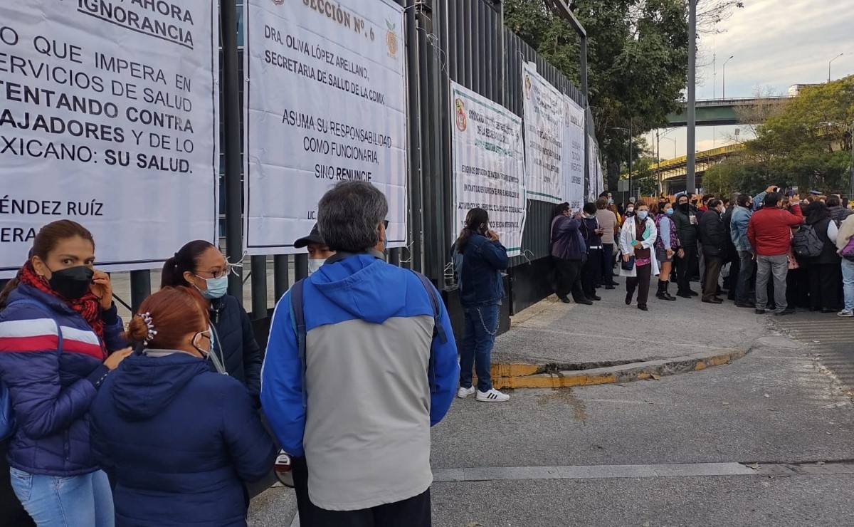 Los manifestantes bloquearon los accesos a la dependencia. | César Velázquez