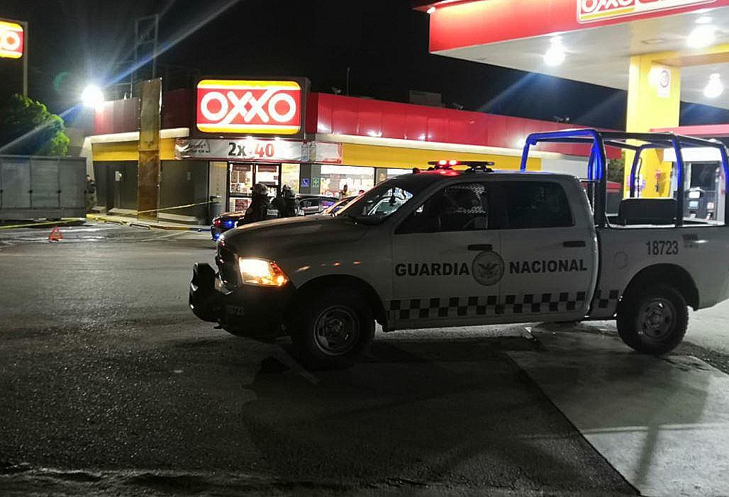 Balean a hombre afuera de tienda en Apodaca, NL. Foto: Israel Santacruz.
