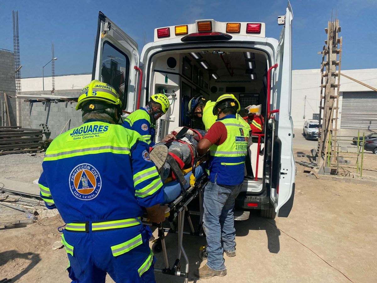 Derrumbe de barda deja 6 lesionados en parque industrial. Foto: Pedro Delgado.