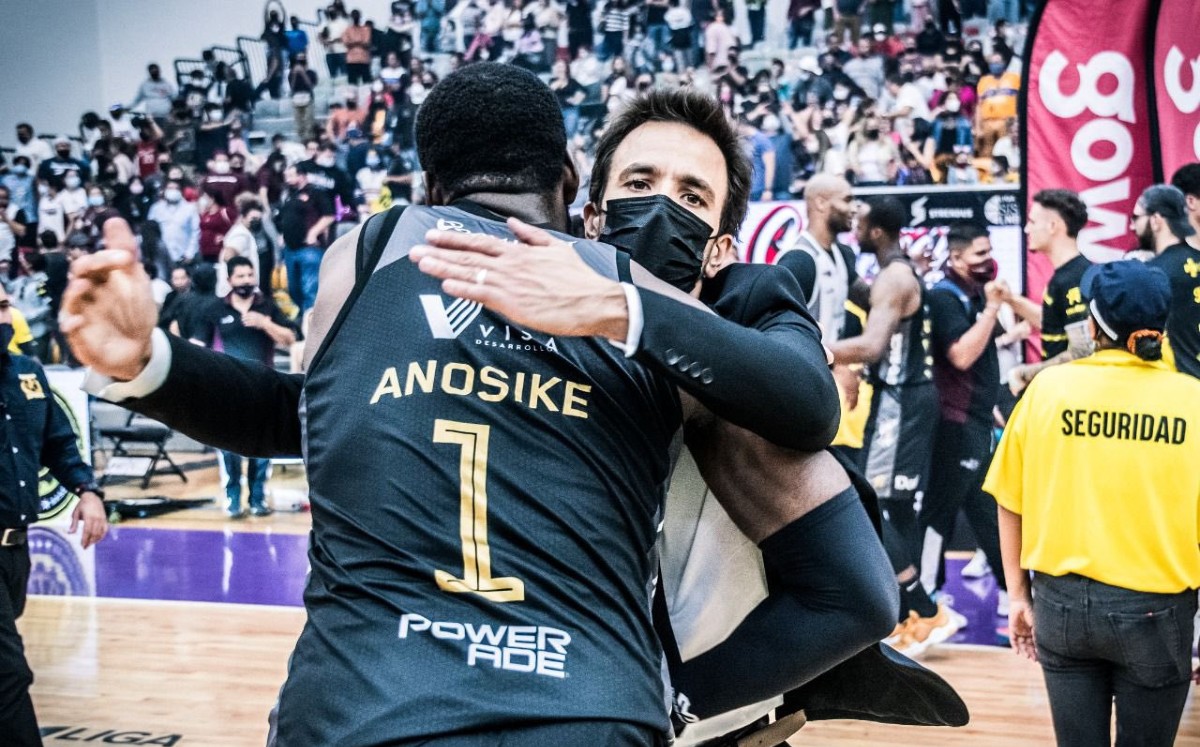 Nicolás Casalánguida, coach de Fuerza Regia (Twitter: @Fuerza_Regia)