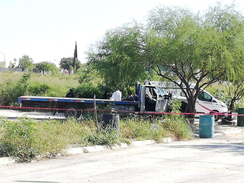 Asesinan a balazos a chofer en Pesquería, NL. Foto: Agustín Martínez.