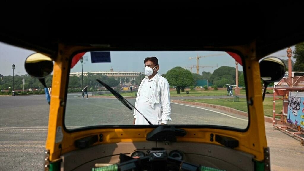 Bhanjan Lal, mototaxista de la India (AFP)