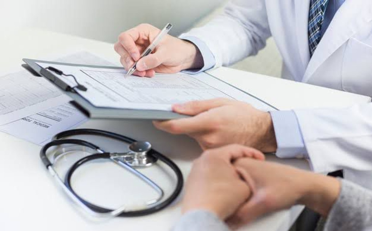 Consulta médica y ginecológica. (Especial)