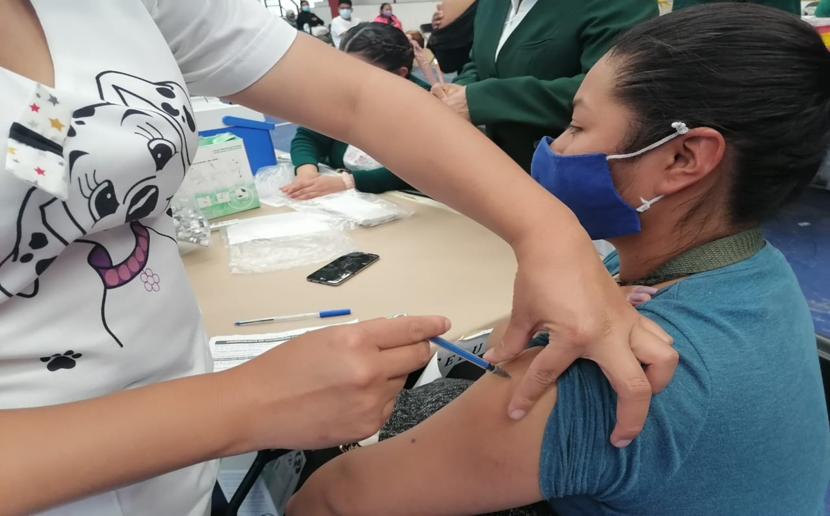Aplicación de vacuna contra influenza | Especial