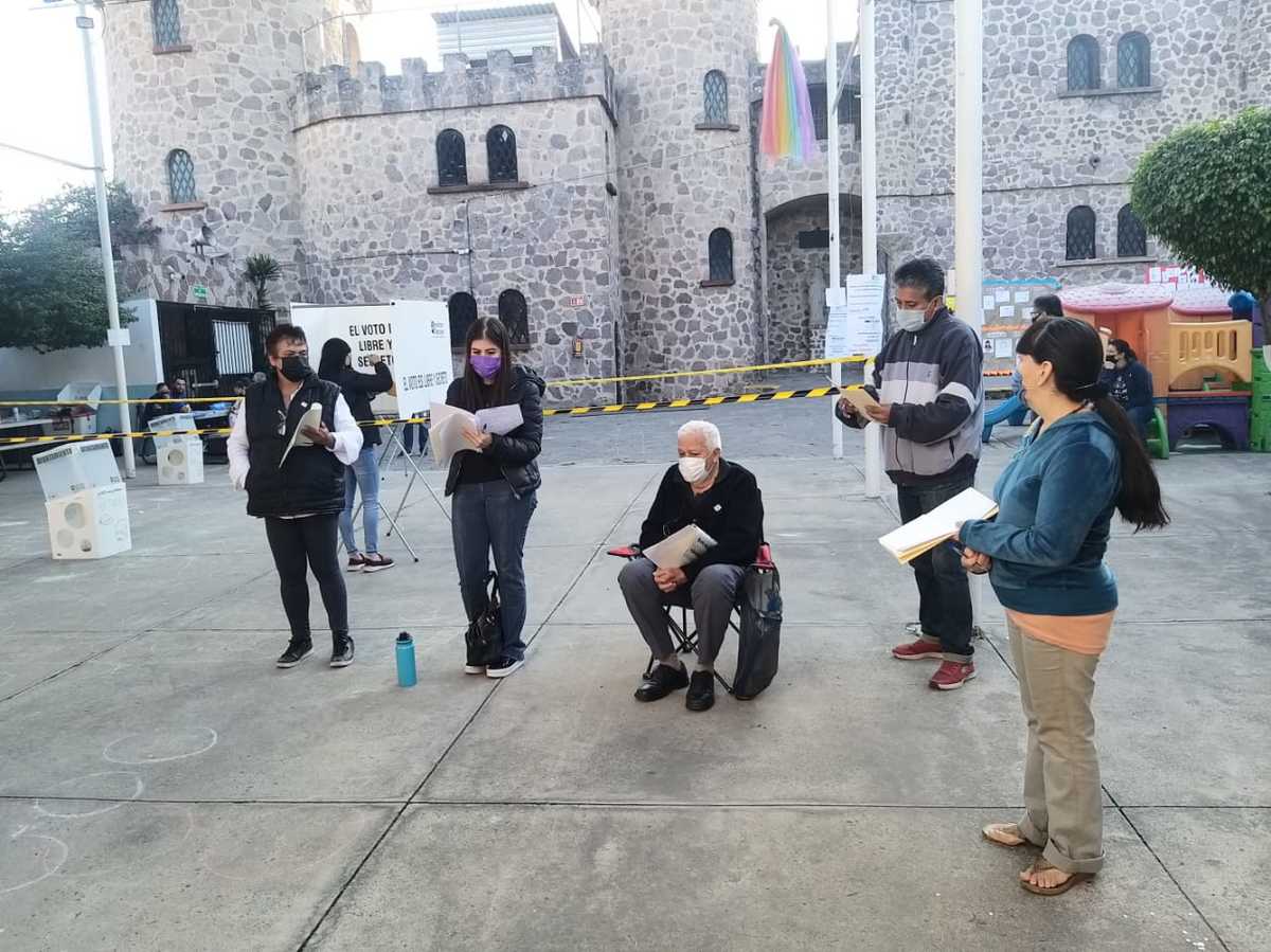 Ciudadanos esperan por fin tener un presidente municipal. (Josefina Ruíz)