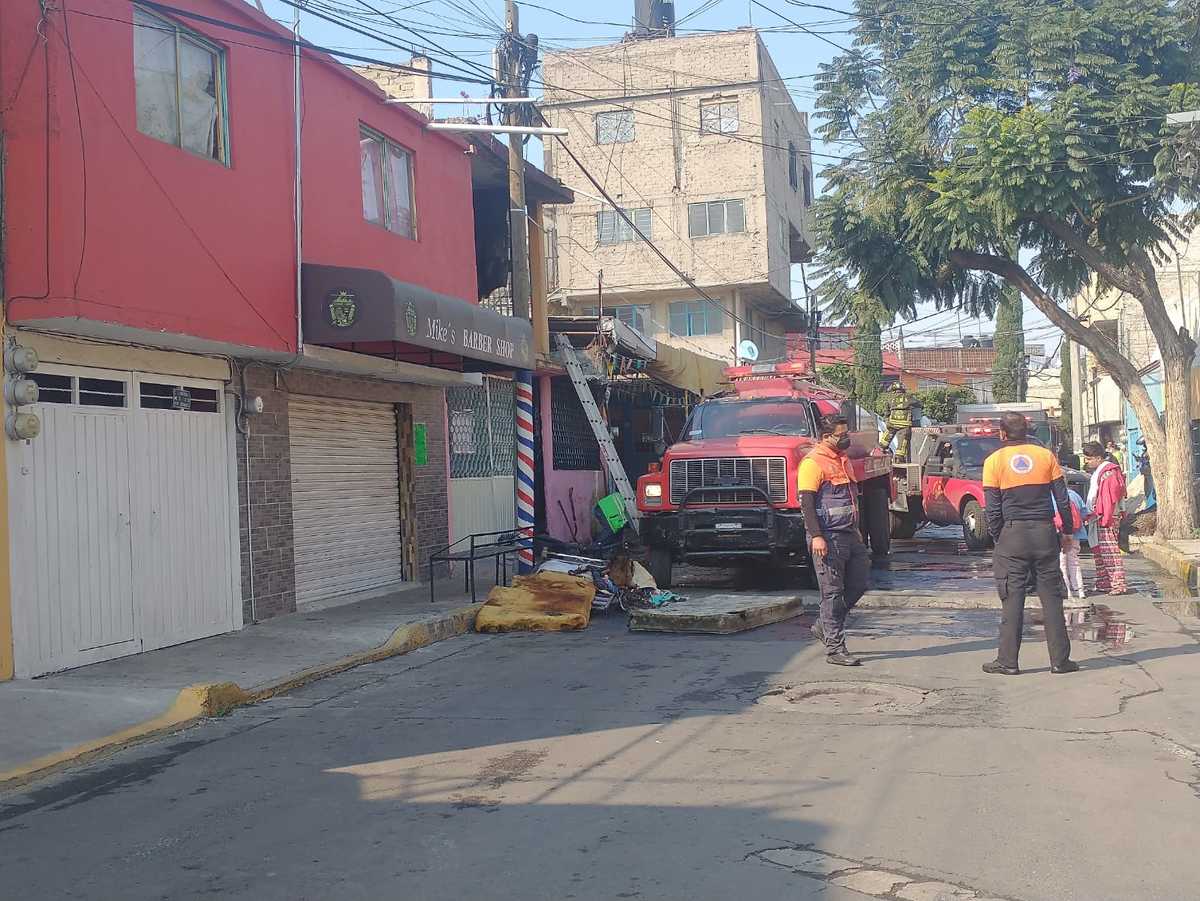 Corto circuito provoca incendio en casa habitación en Iztapalapa | Liset González