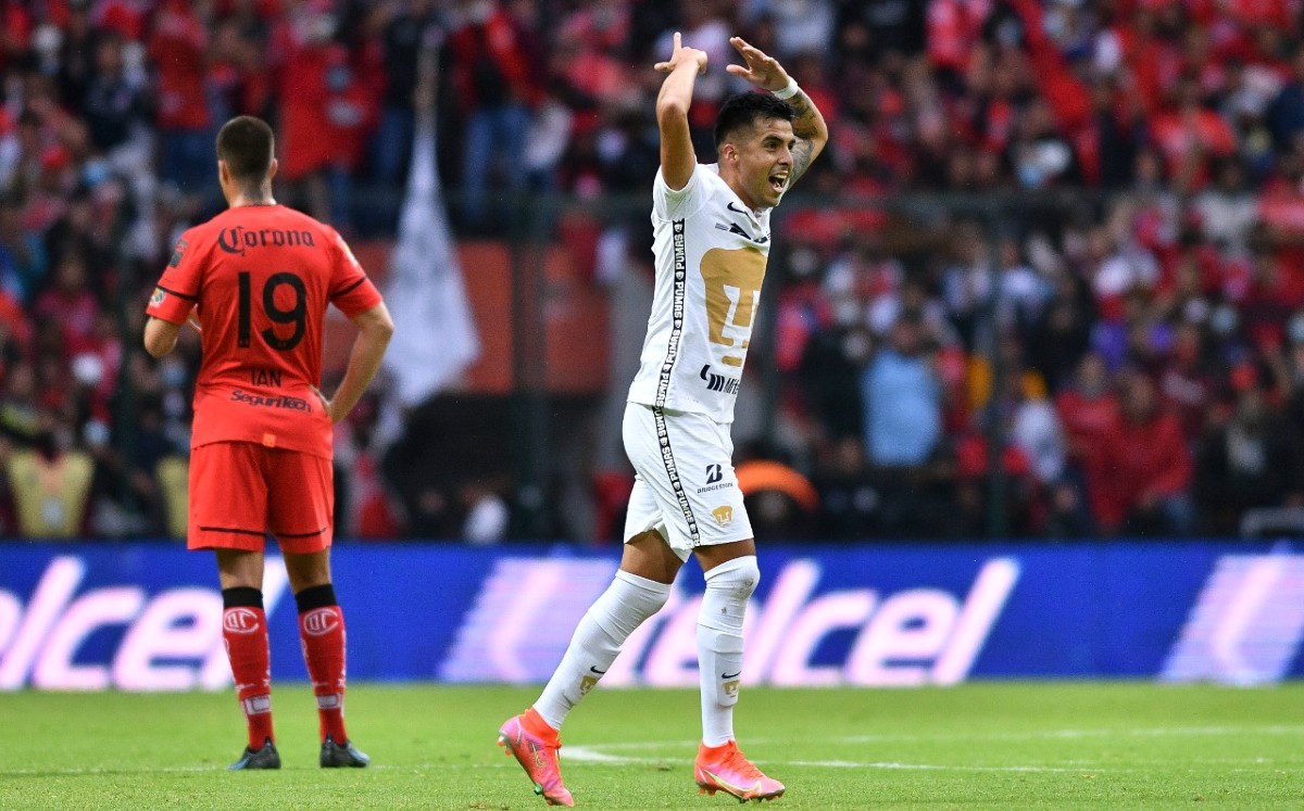 Leo López mete golazo de media cancha a Toluca (Imago7)