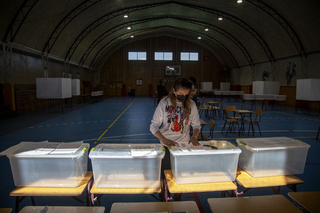 Son alrededor de 15 millones de personas habilitadas para votar en Chile. | AFP