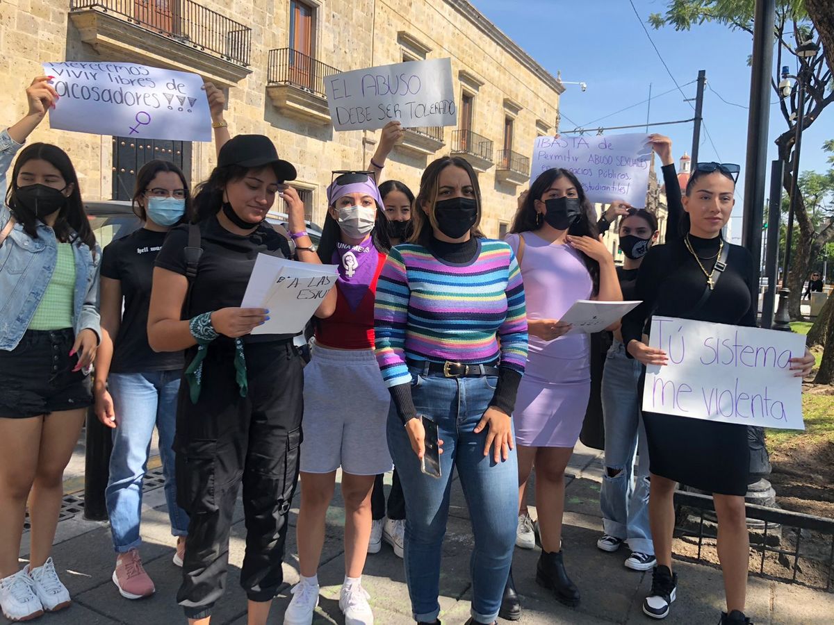 Alumnas de la Universidad de Guadalajara acudieron al Congreso. (Rosario Álvarez)