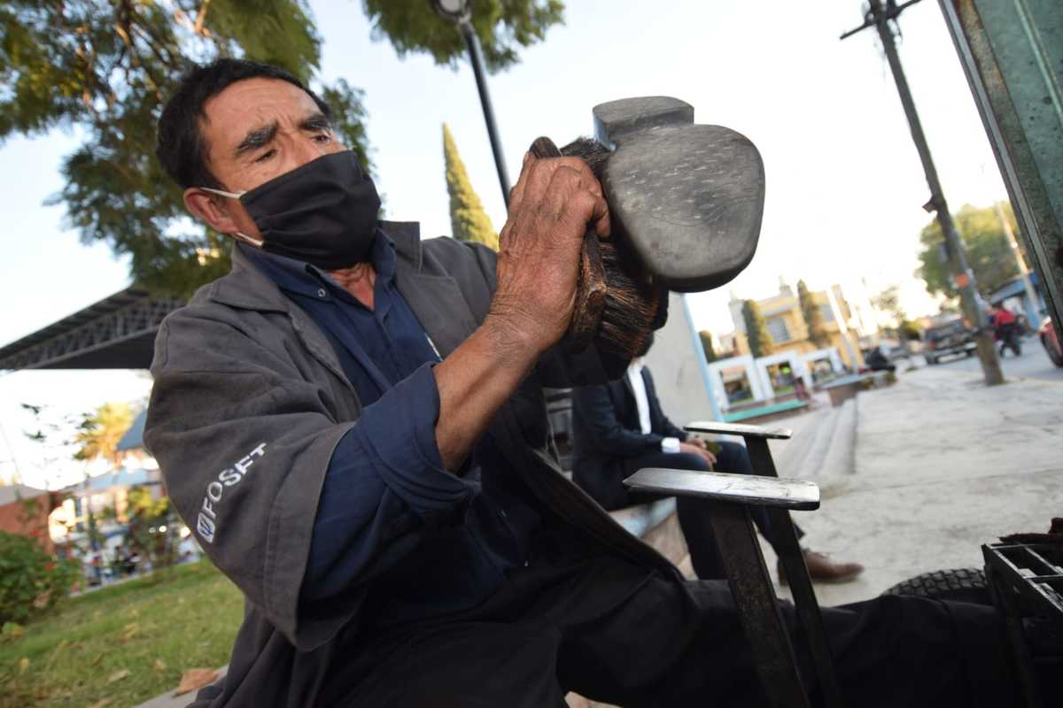 Cipriano es ahora uno de los dos boleros que quedan en el municipio. (Francisco Villeda)