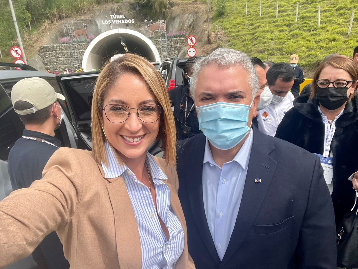 La presidenta de la Cámara de Representantes de Colombia, Jennifer Arias, junto al presidente Iván Duque. (Twitter: @JenniferAriasF)