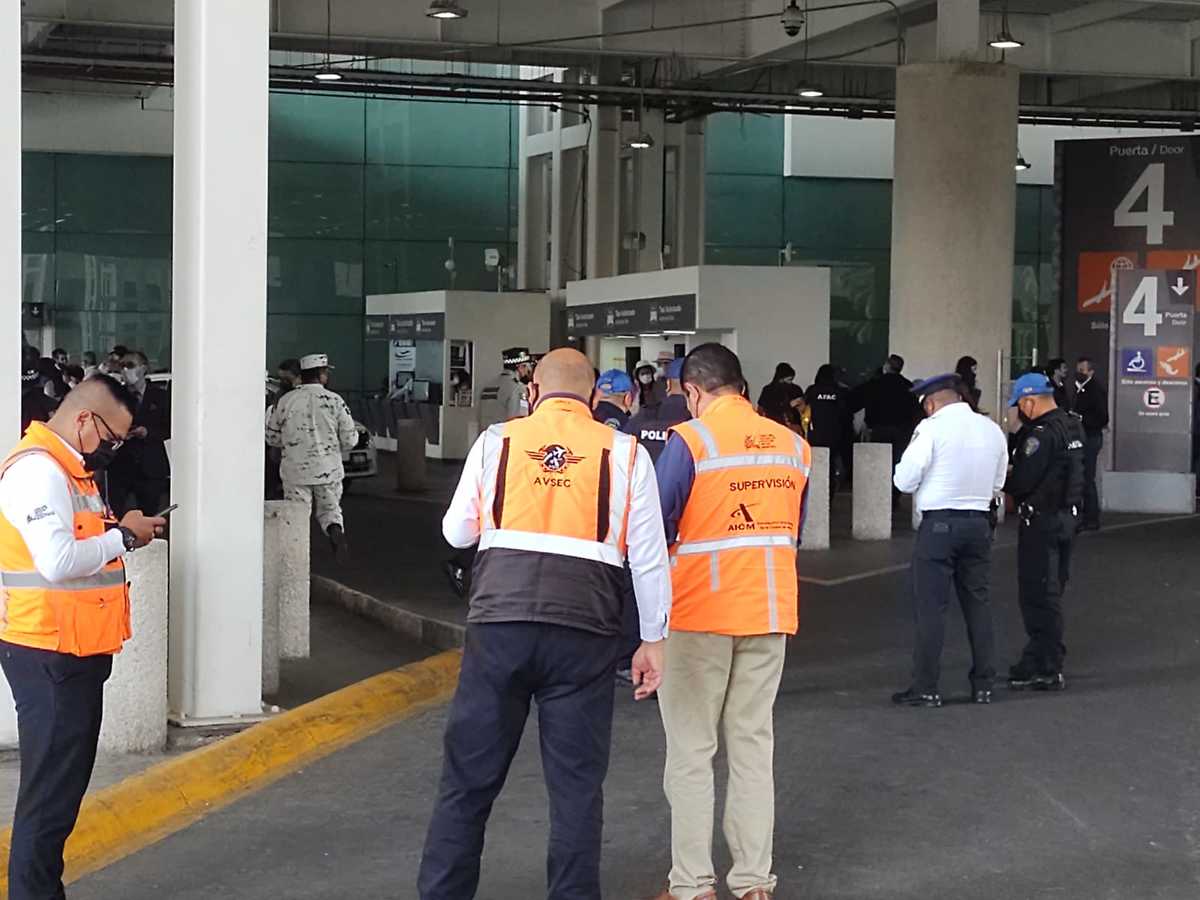 Taxistas por aplicación liberan vialidades del AICM | César Velázquez