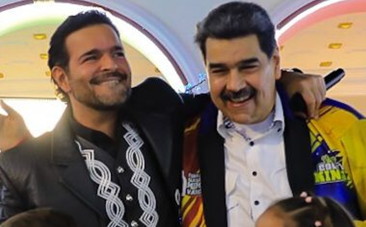 El cantante mexicano amenizó la celebración. (Twitter)