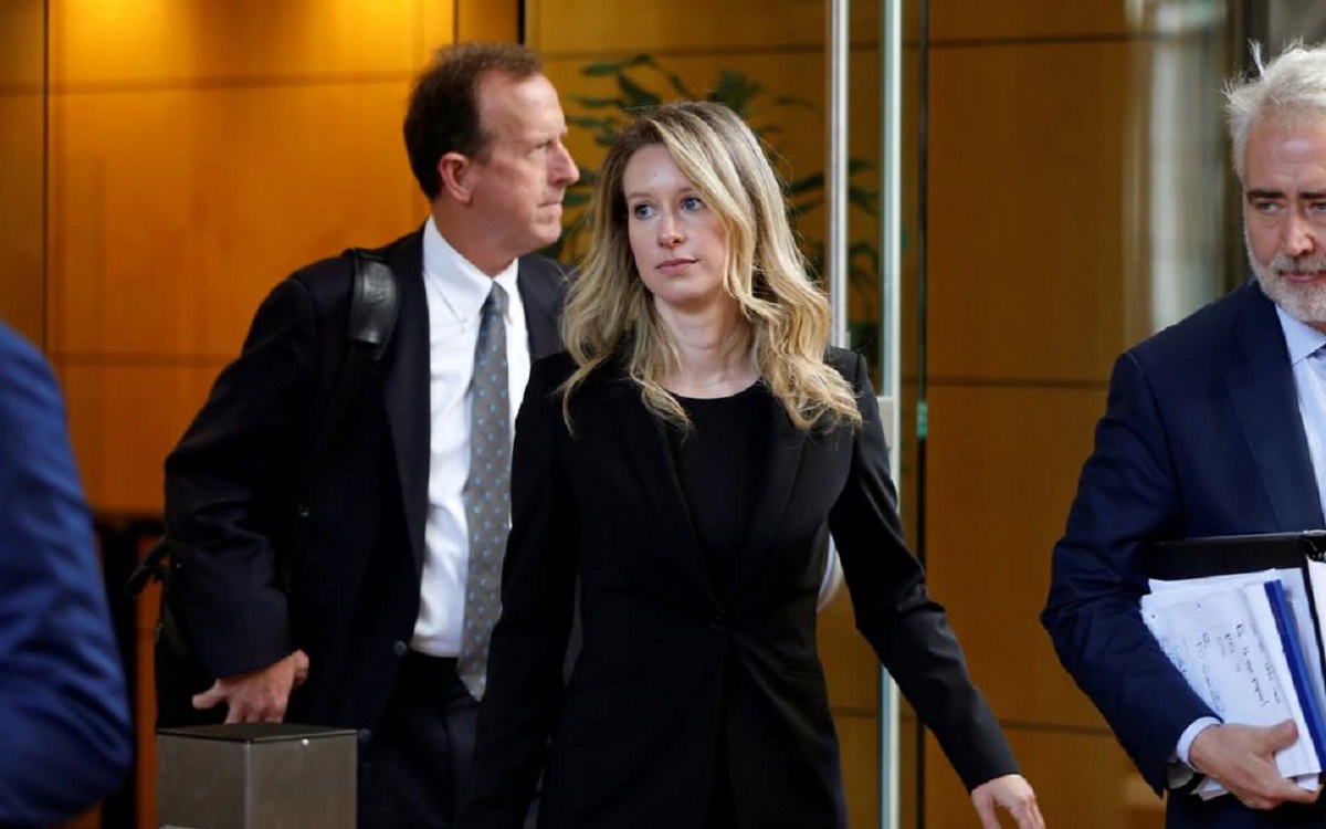 En el pasado, Elizabeth Holmes fue comparada con Steve Jobs. (AFP).