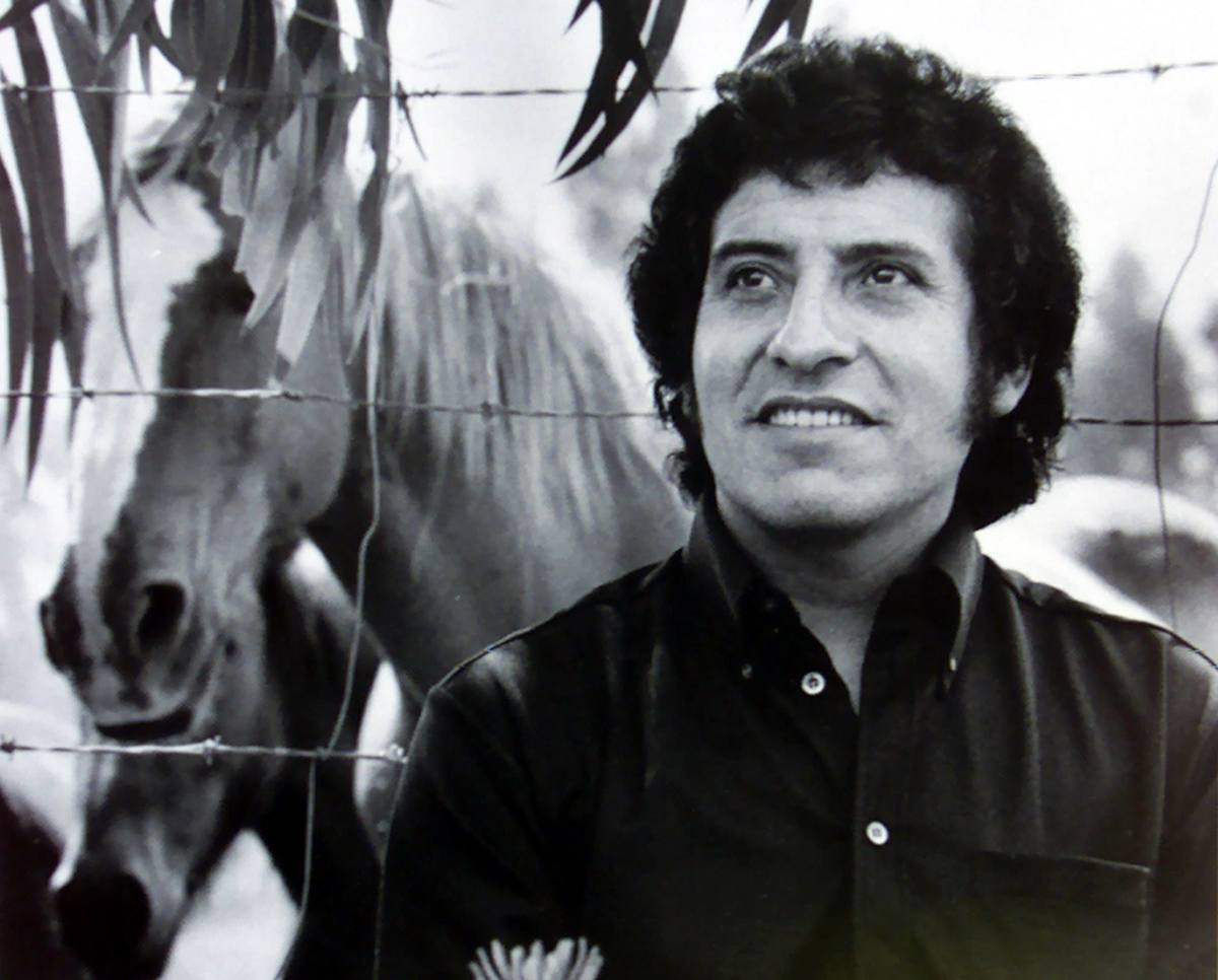 Víctor Jara, cantautor chileno asesinado en la dictadura de Augusto Pinochet. | Foto: Facebook de Fundación Víctor Jara