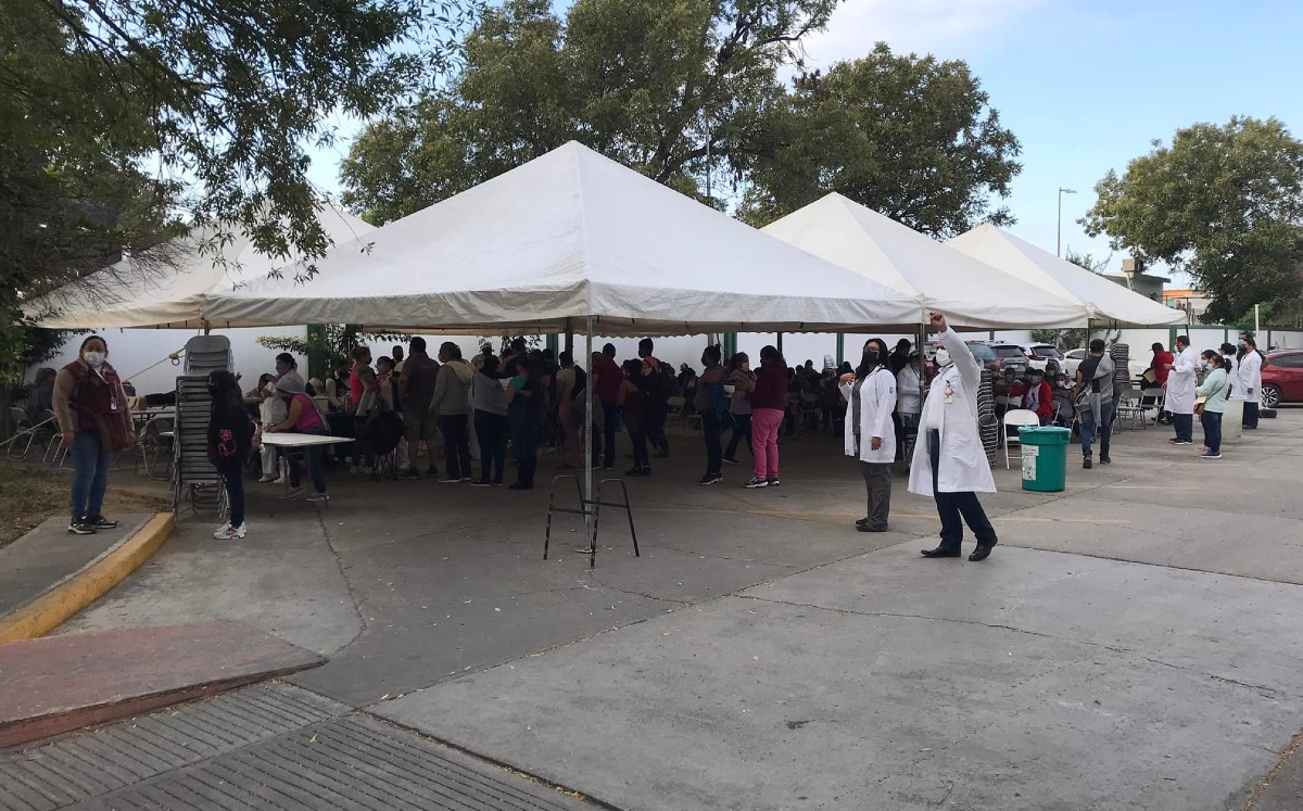 Aplican vacuna covid-19 en Nuevo Laredo. (Gastón Herrera)