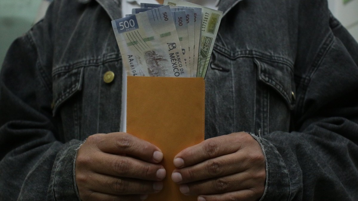 El aguinaldo se entrega a los trabajadores a finales de año.