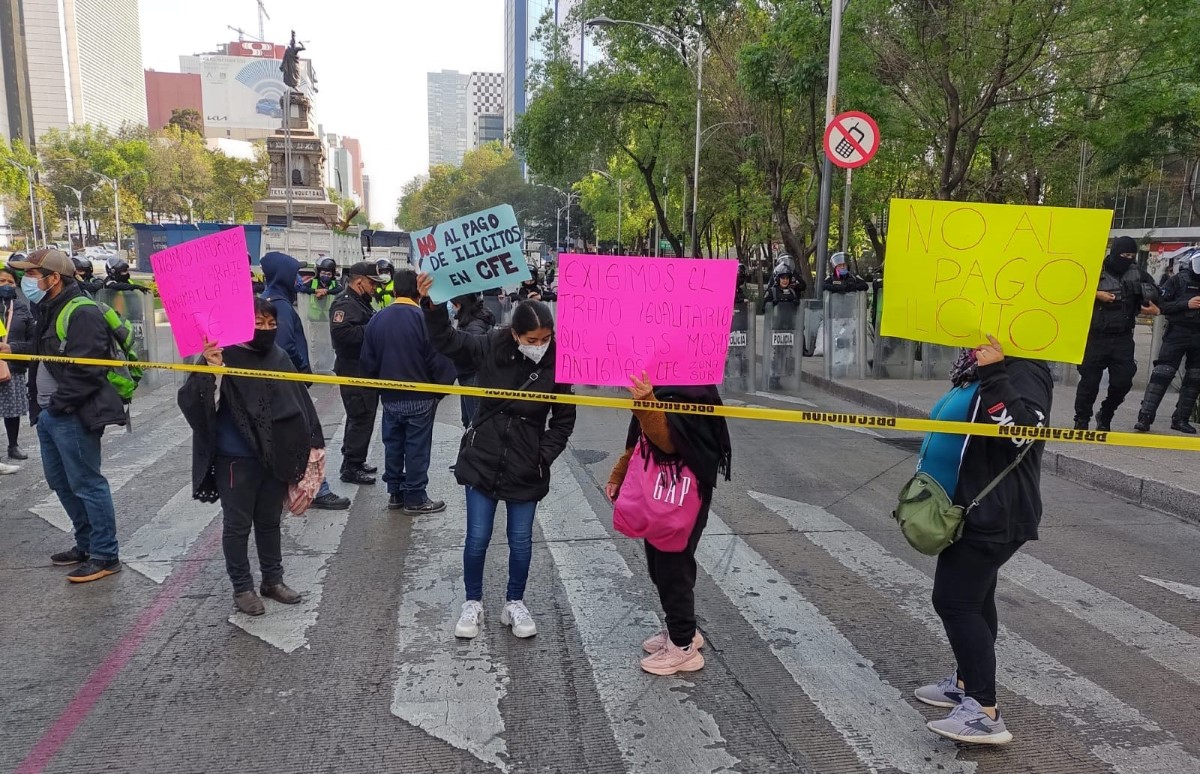 Los manifestantes cerraron Reforma por varios minutos. | César Velázquez