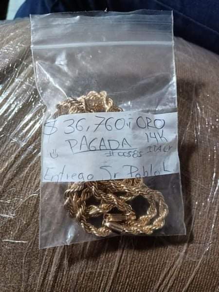 La usuaria señaló que acudió a un bazar para conocer el valor real de la cadena, encontrando que era de fantasía. | Especial