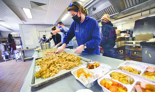 La comida es más cara, pero también los viajes para visitar a familiares. Kristopher Radder/ap