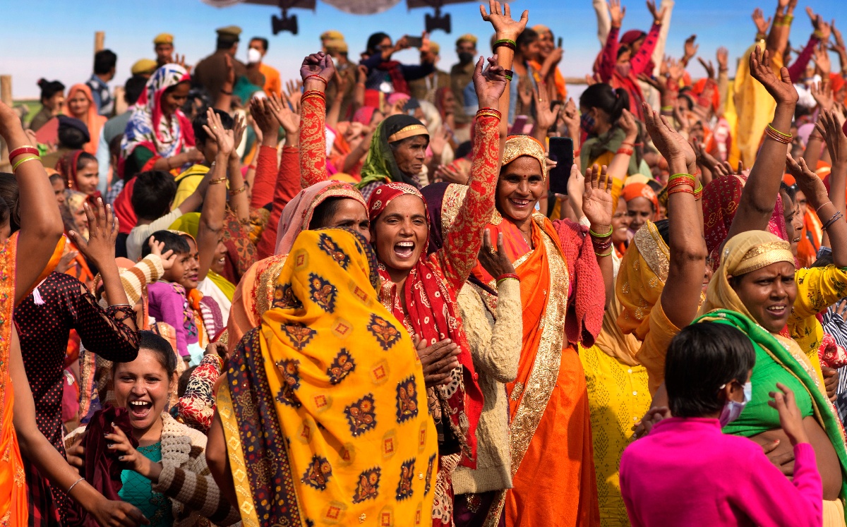La diferencia se explica por la mayor esperanza de vida de las mujeres en India. | AP