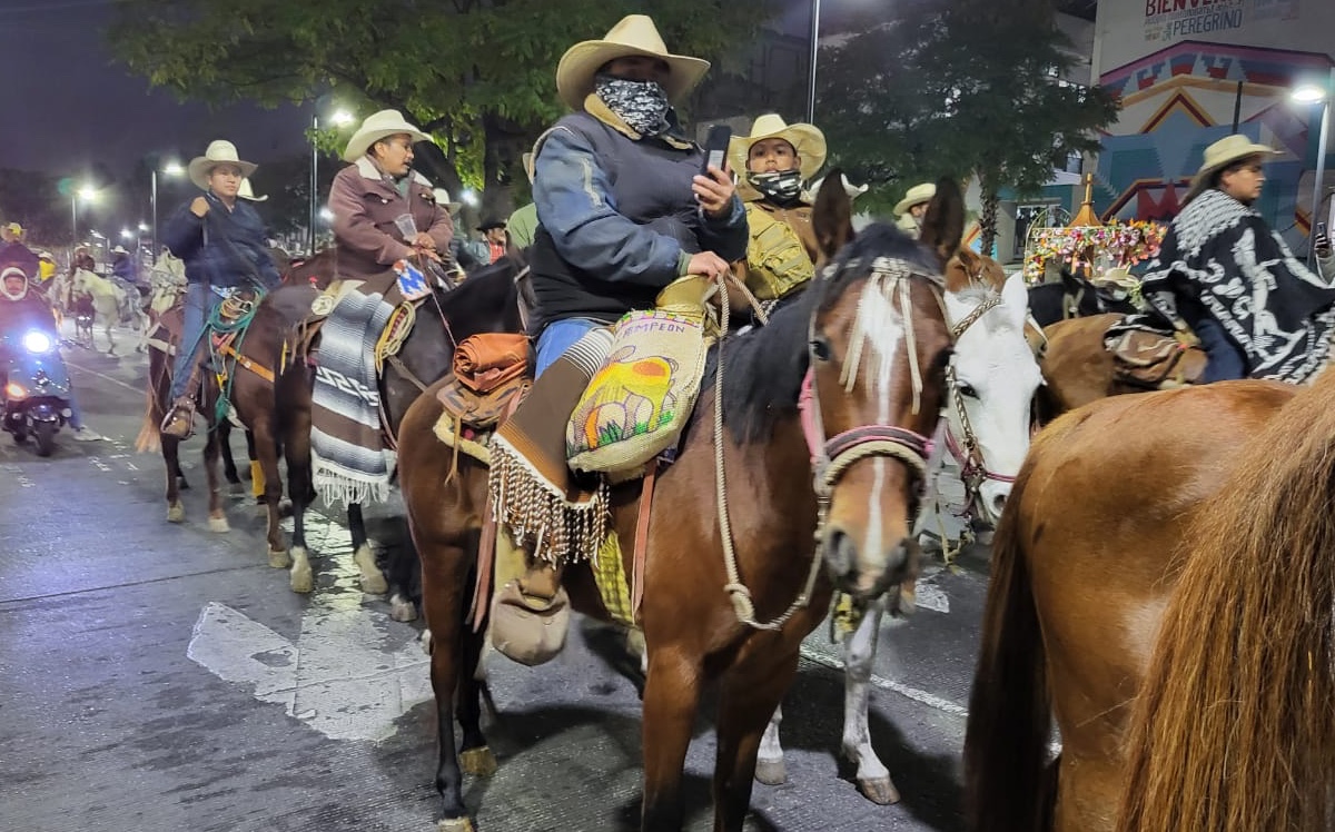 Cerca de mil jinetes peregrinan hacía la Basílica de Guadalupe. | Ramón Ramírez
