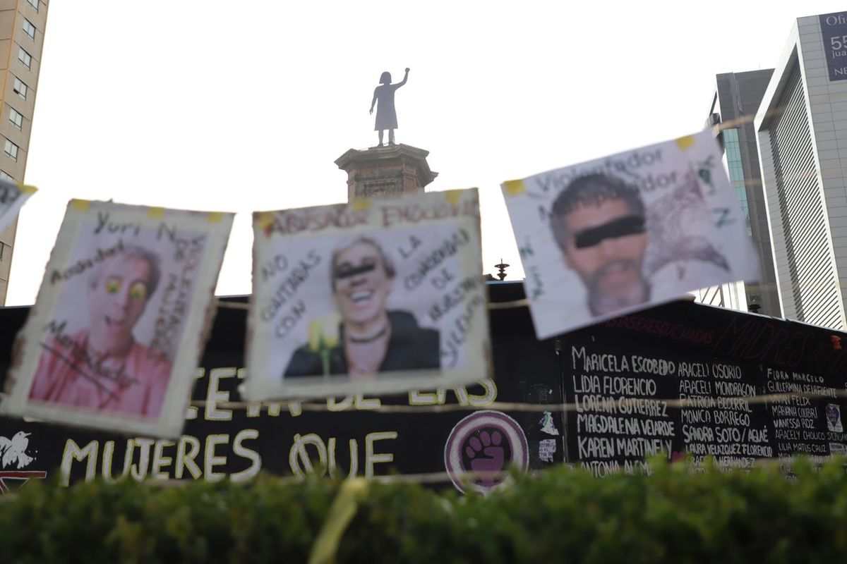 Tendedero colocado en la glorieta de las mujeres que luchan. | Naomi Antonio