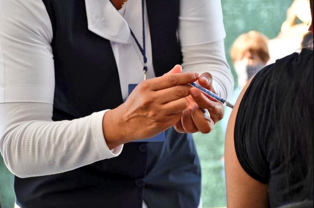 Arranca la aplicación de primeras dosis de vacuna anticovid en menores de 15 a 17 años