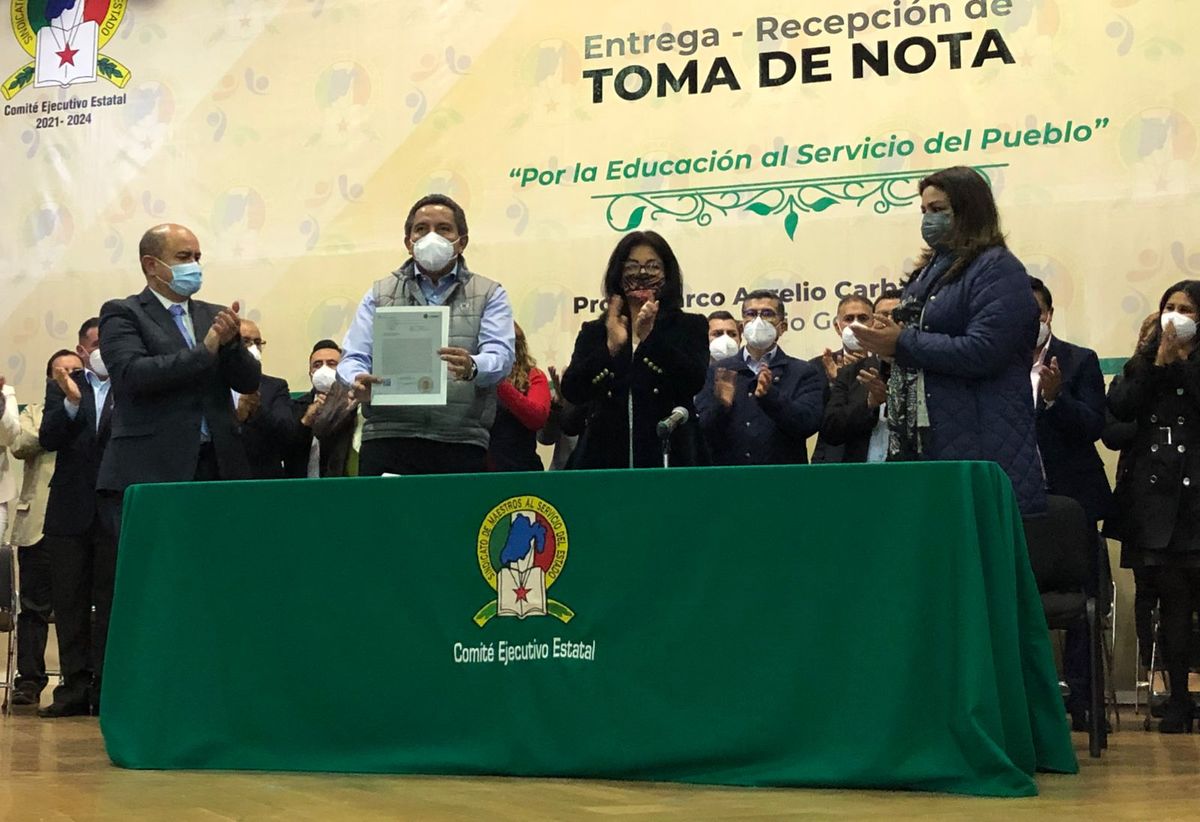 Autoridades del Tribunal Estatal de Conciliación y Arbitraje y la Secretaría del Trabajo estatal realizaron la toma de nota de la plantilla ganadora. 