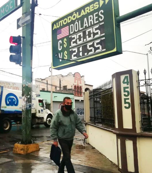 Aunque el Banxico reportó la venta en 21.54, casas de cambio de Monterrey lo ofrecieron un centavo arriba. M. VILLASANA