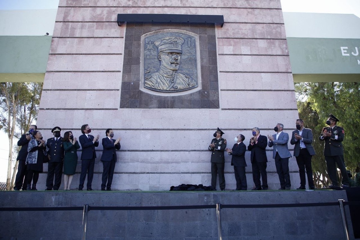 Develación de relieve del general Feipe Ángeles en 18va Zona Militar (Cortesía)