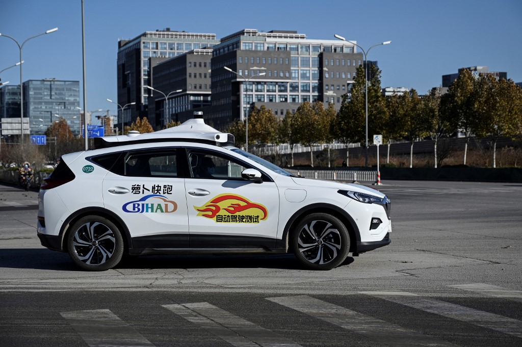 La flota de 67 automóviles blancos solo está actualmente en servicio en Yizhuang. (AFP)