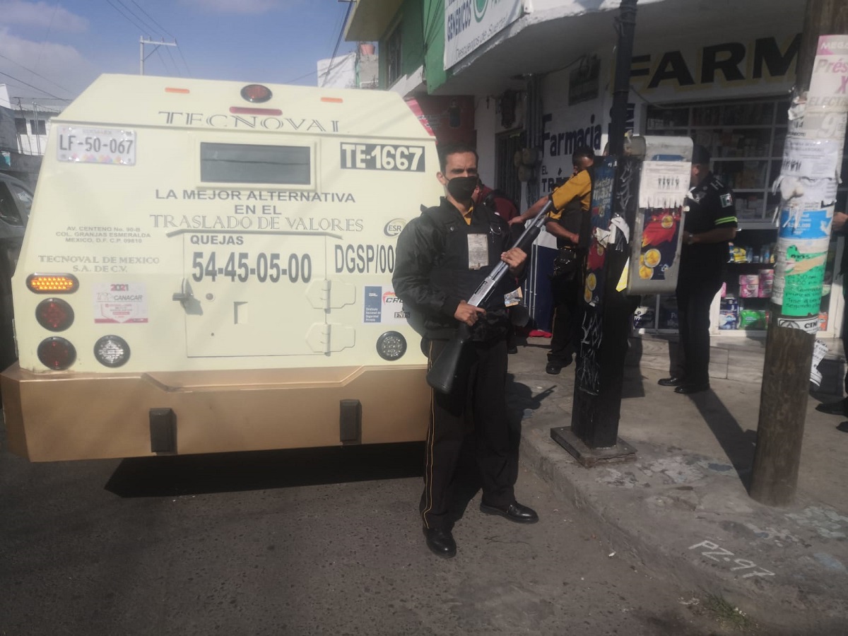 Sujetos armados intentan robar camioneta de valores en Chalco, Edomex